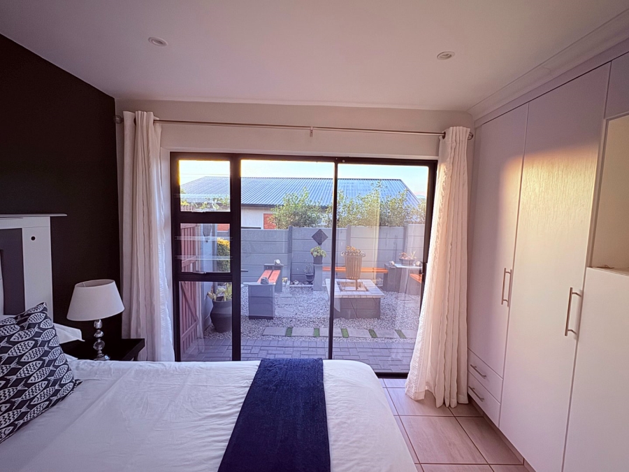 5 Bedroom Property for Sale in Reebok Western Cape